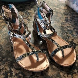 Nine West sandals never worn !!